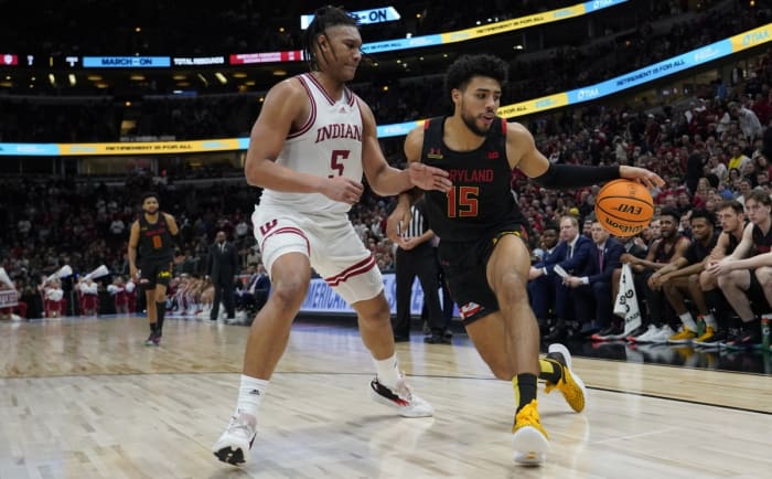 Patrick Emilien (15) is defended by Indiana Hoosiers forward Malik Reneau (5) during the second half at United Center.